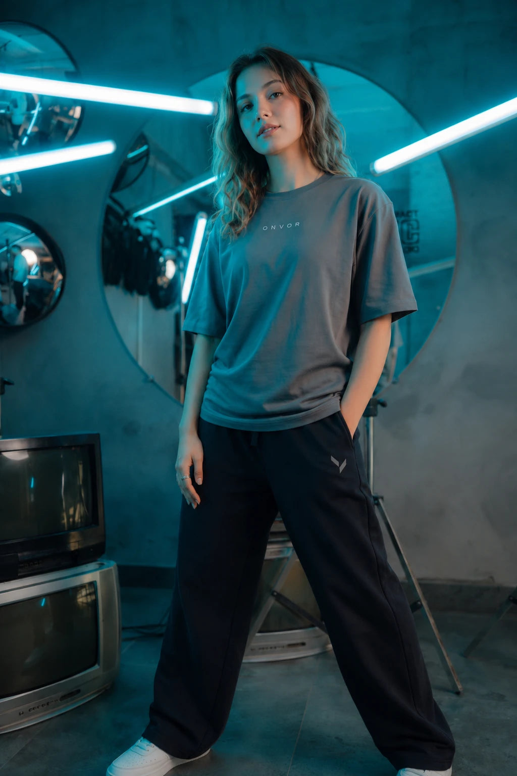 Signature Straight Fit - Black - Women